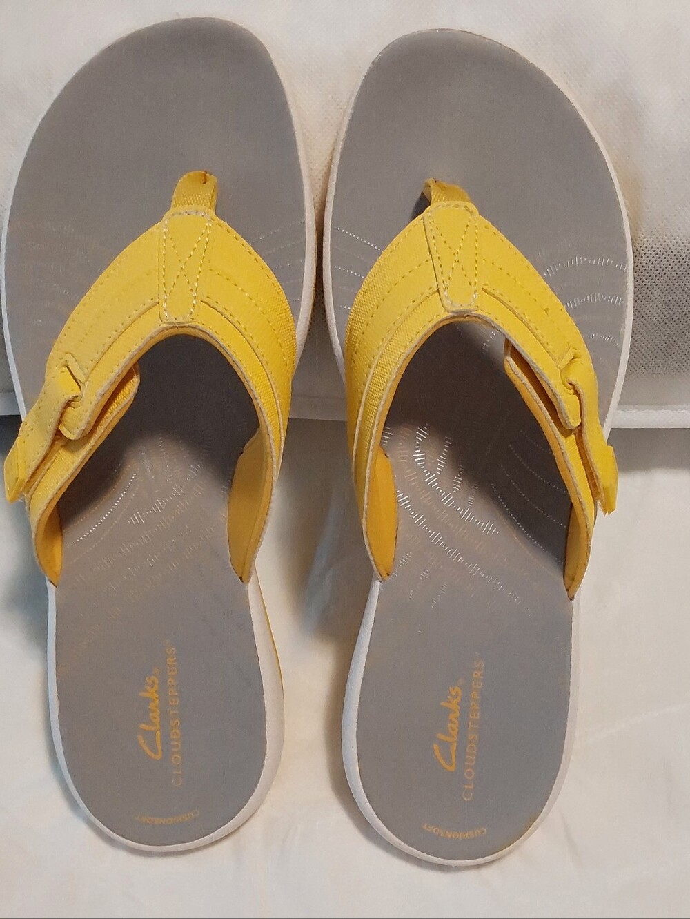 Clarks Yellow Cloudsteppers Flip Flop Sandals Size 10M